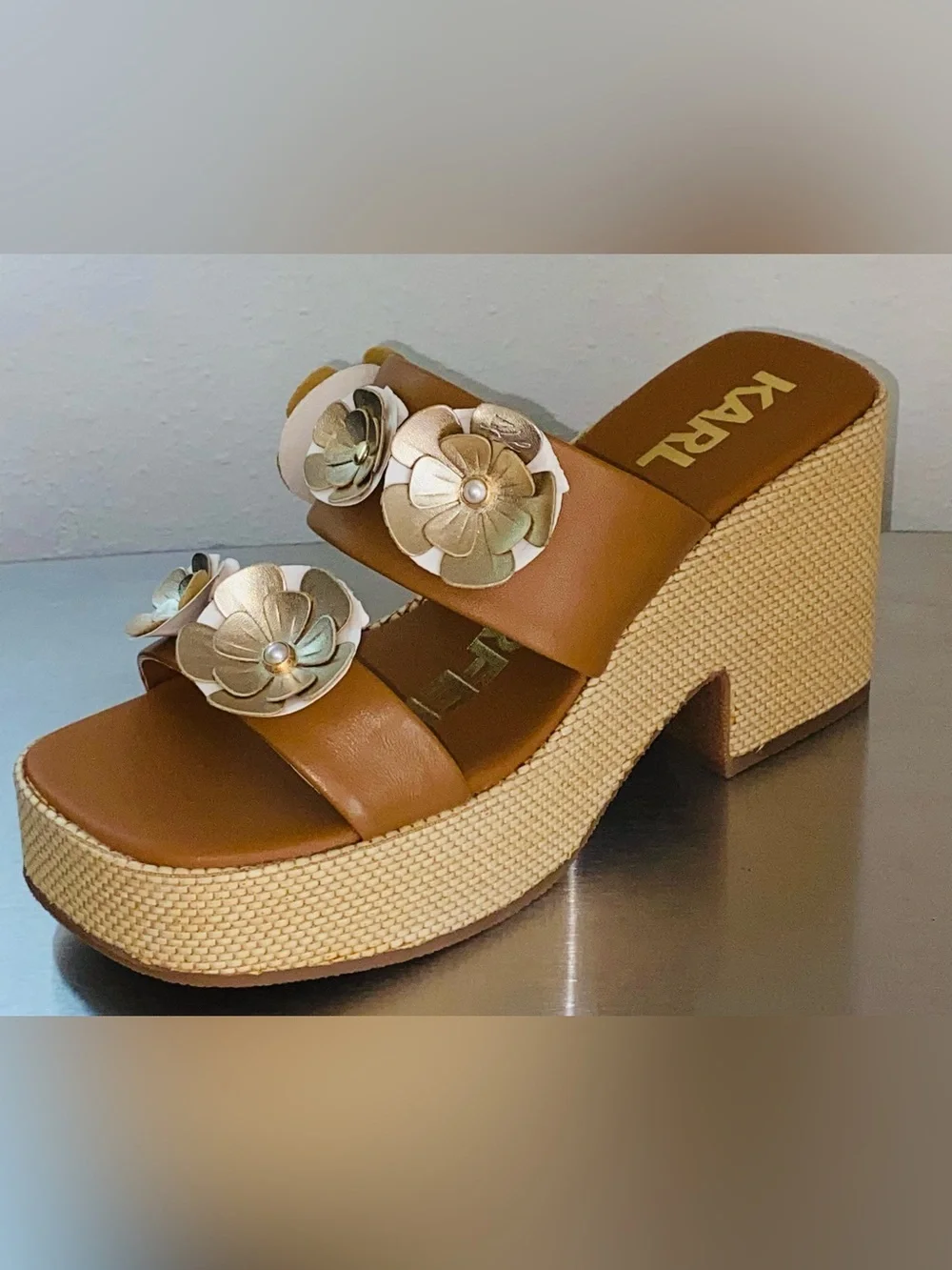 KARL LAGERFELD LEATHER AND RAFFIA PLATFORM SANDALS WITH GOLD METALLIC FLOWERS